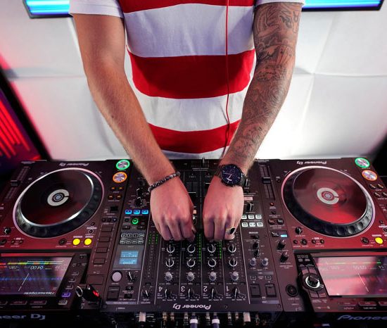 DJ
